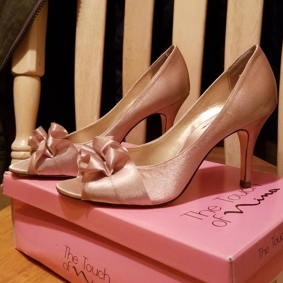 <Touch of Nina> Dress Heel/Shoe, Peep Toe - 6M - Picture 2 of 8